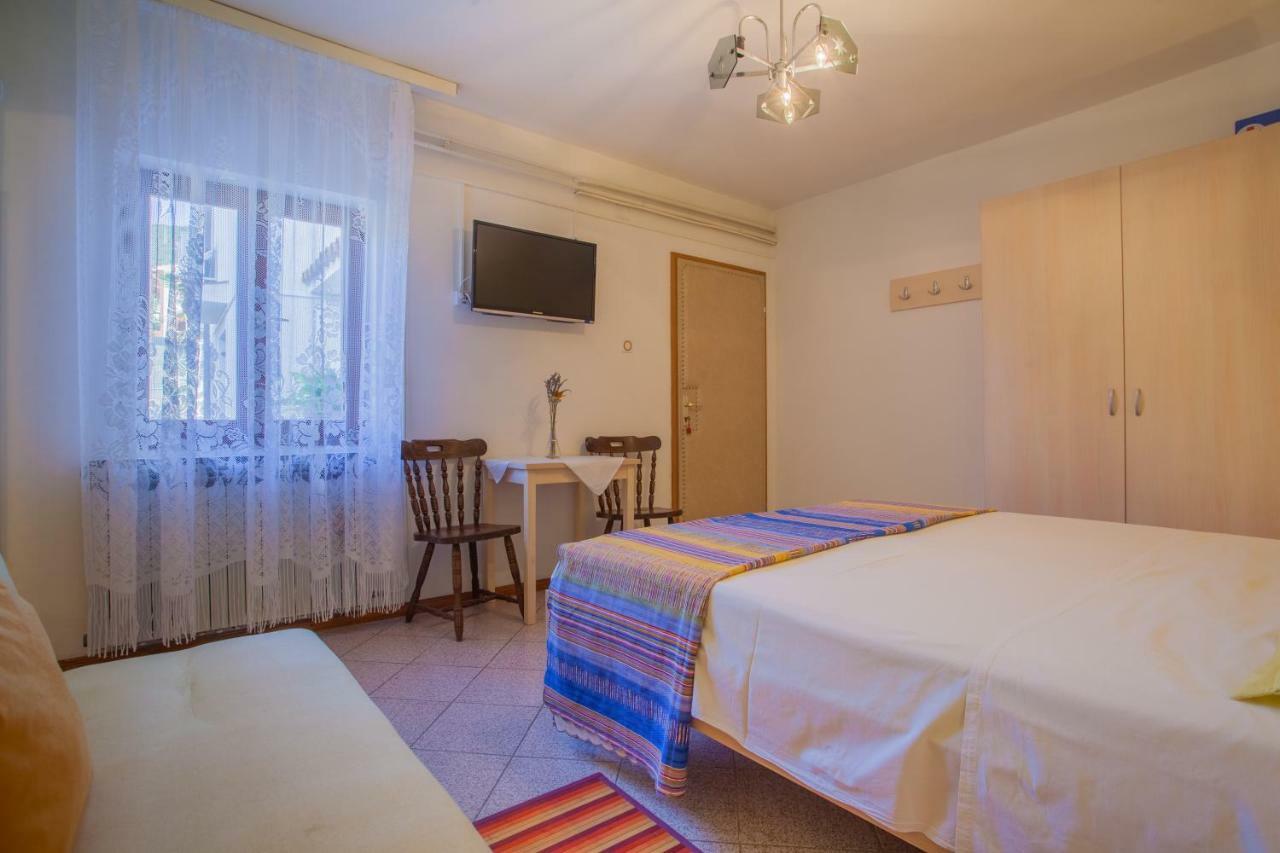 Rooms Ester Црес Экстерьер фото